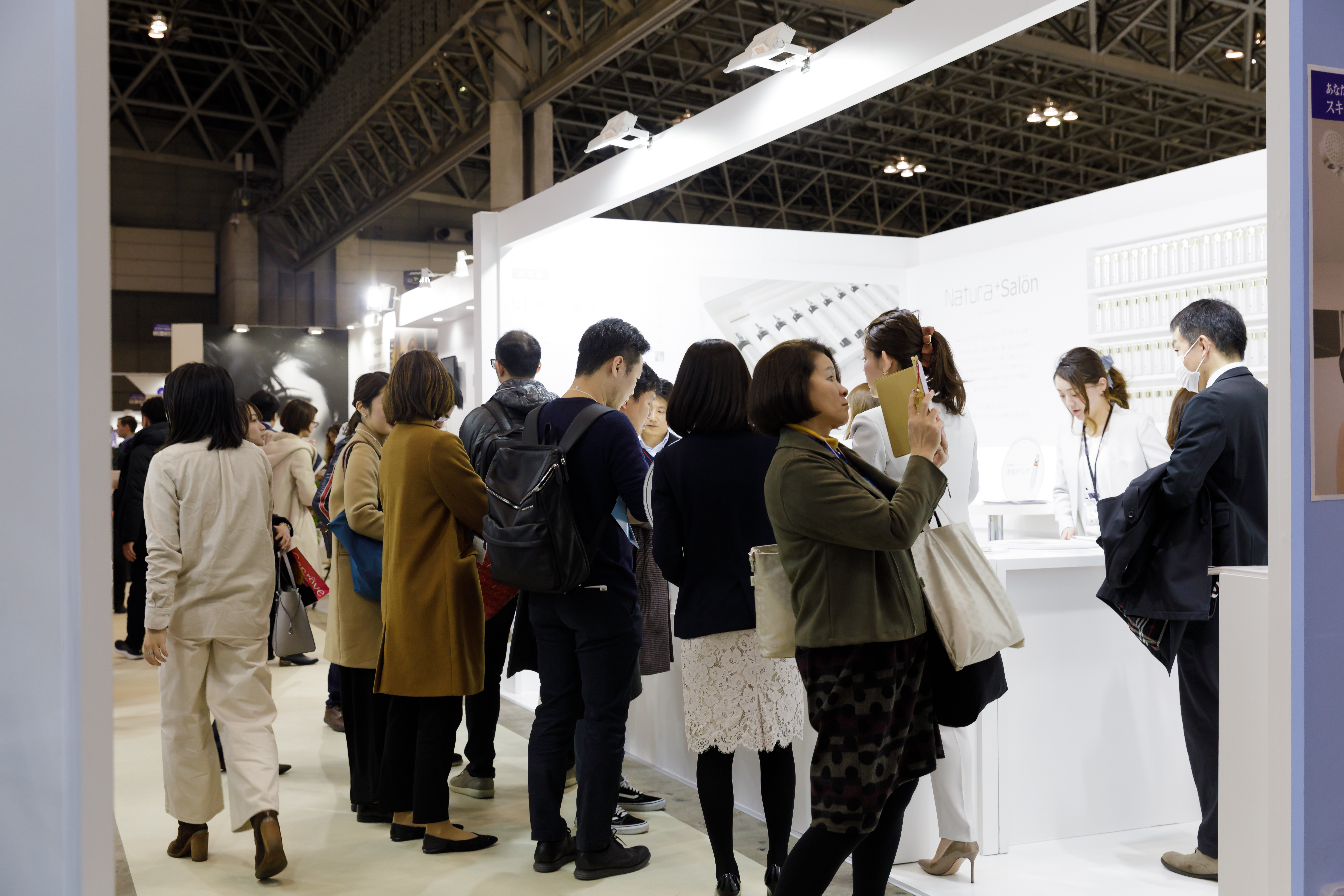 国際化粧品展ブースデザイン