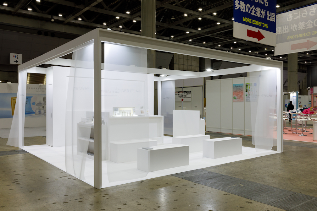 国際化粧品展東京の展示会ブースデザイン装飾
