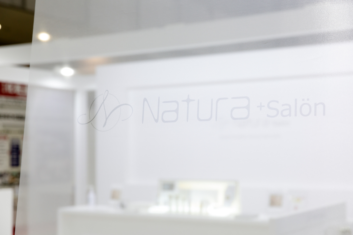 国際化粧品展東京の展示会ブースデザイン装飾