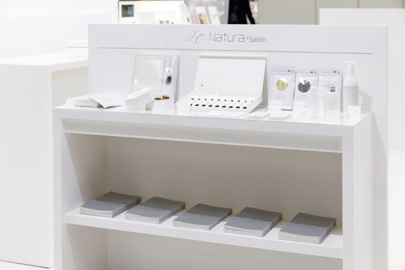 国際化粧品展東京の展示会ブースデザイン装飾