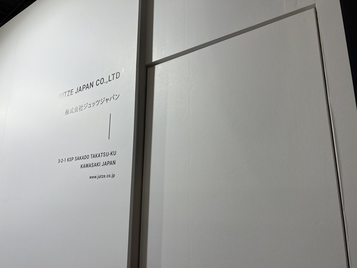 展示会倉庫の扉の写真